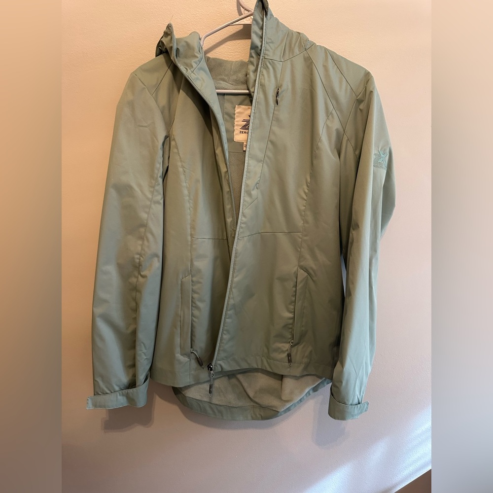 Rain jacket/ wind breaker